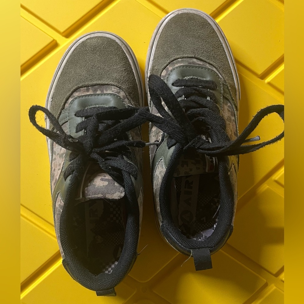 Airwalk Kids Green and Black Sneakers